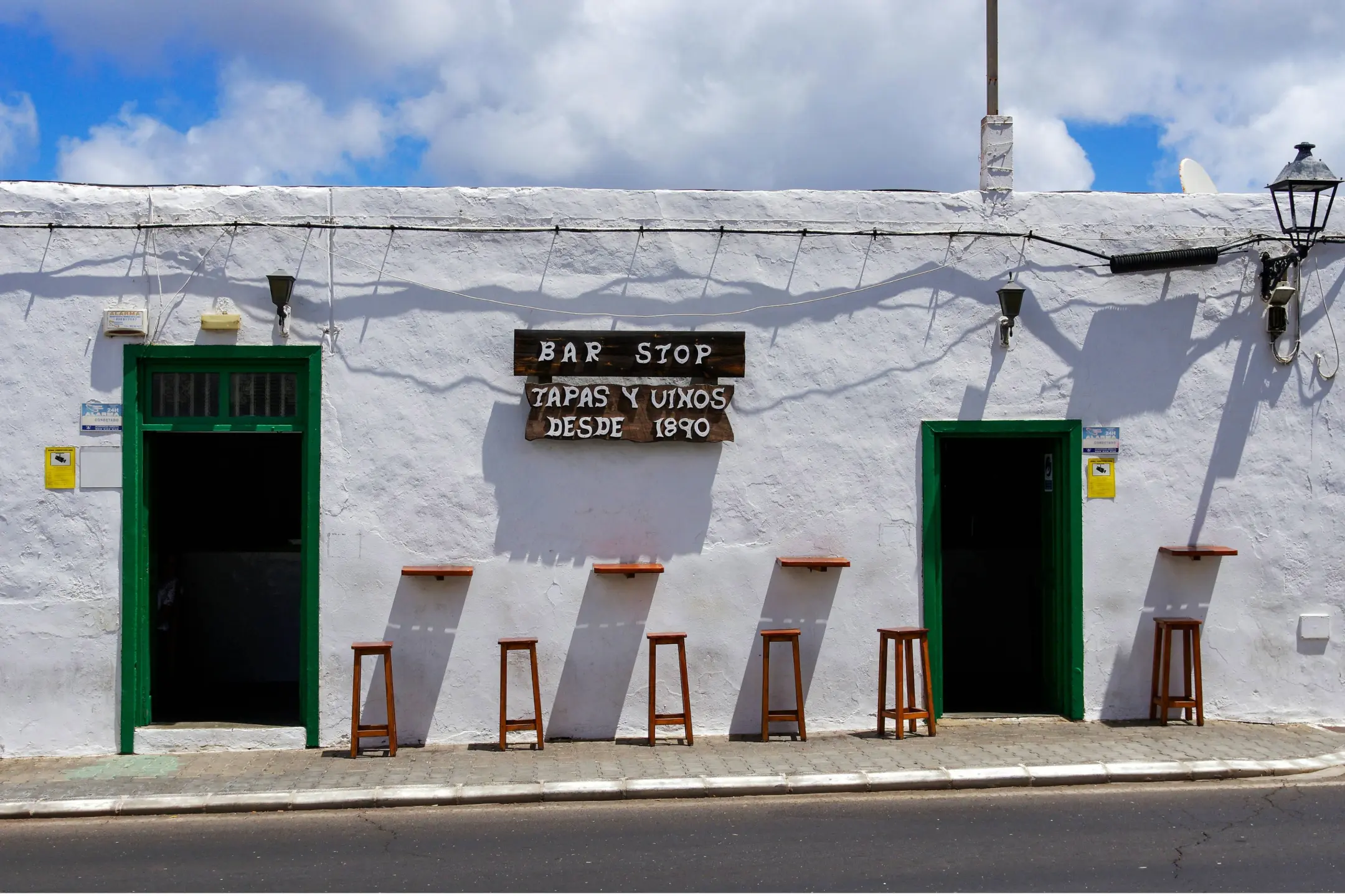 Local restaurants serving fresh seafood and traditional Canarian cuisine in Lanzarote